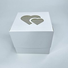 Коробка для 1-го кекса 10 х 10 х 9см Белая с окошком Сердечки