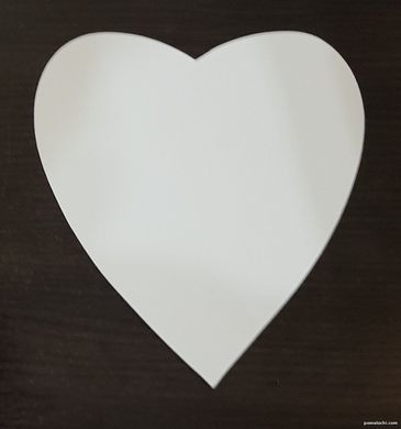 Подложка белая в форме сердца 17х16см