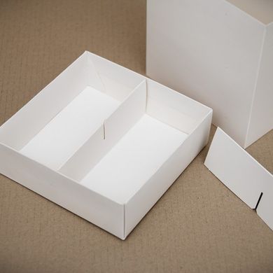 Коробка-пенал з ложементом 16 х 16 х 5.5см Біла з віконцем