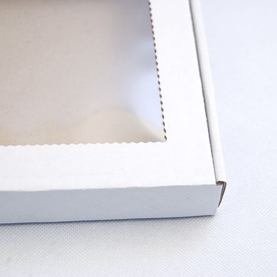 Коробка для пряника з віконцем 20х20х3см біла